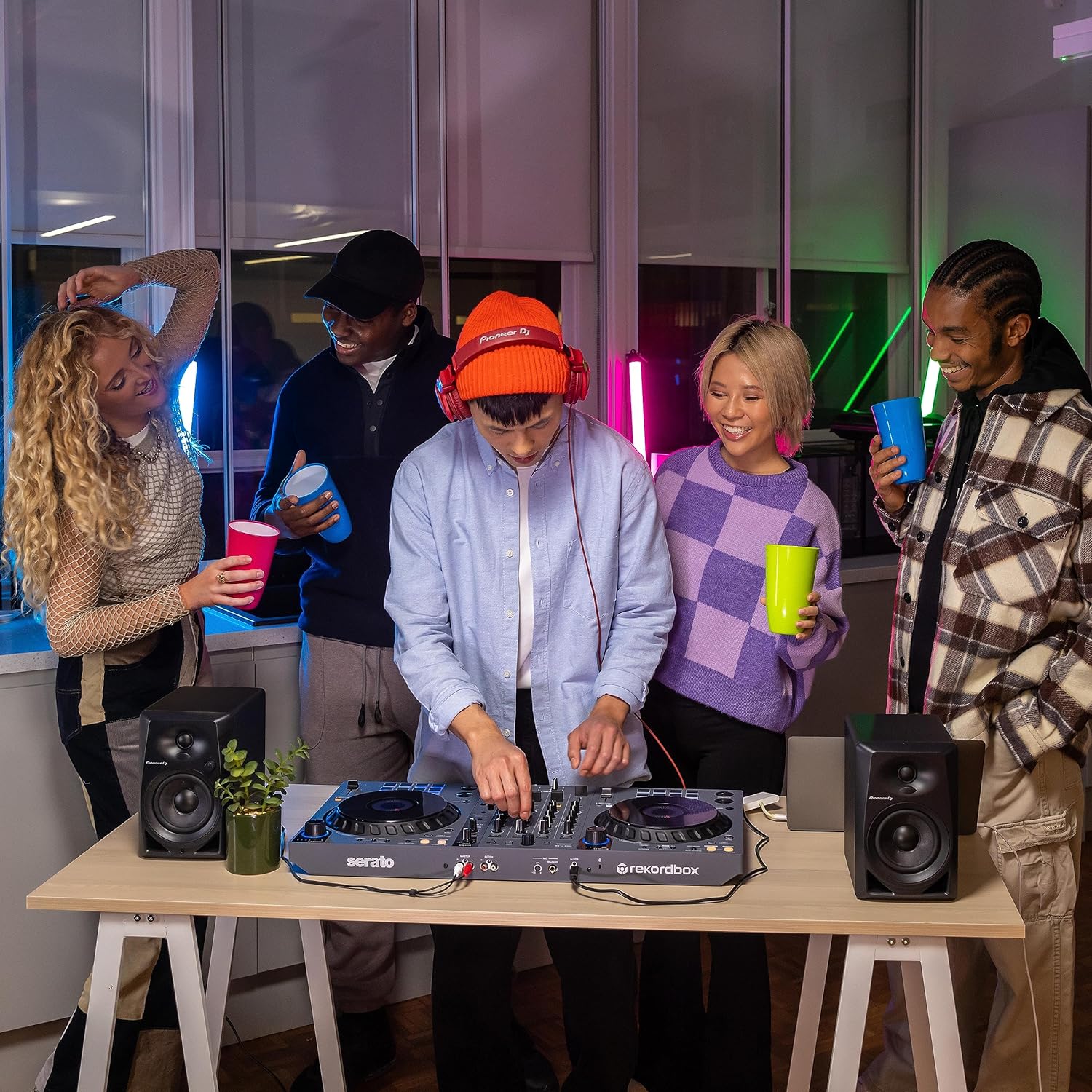 Pioneer DJ DDJ-FLX6-GT 4-deck Rekordbox and Serato DJ Controller - Graphite